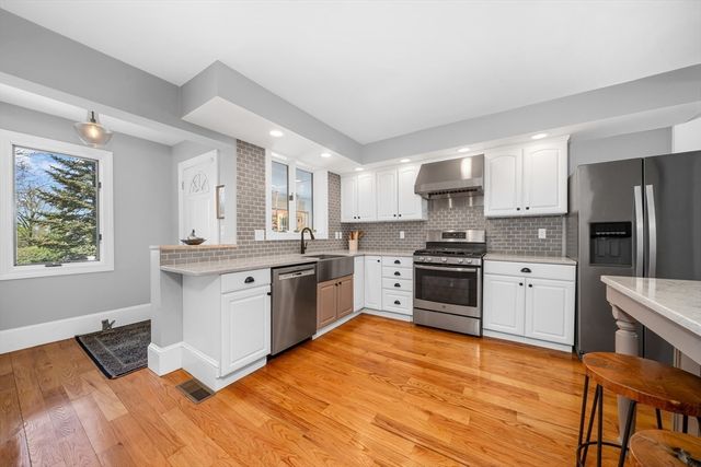 8 Chestnut St, Andover, MA 01810