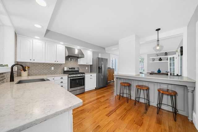 8 Chestnut St, Andover, MA 01810