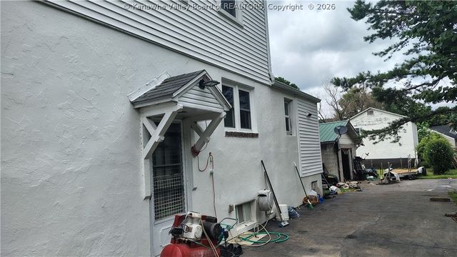 405 W Main Street, Belle, WV 25015