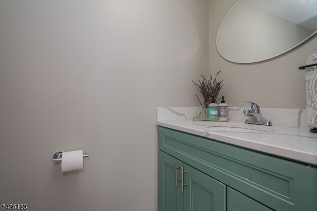60 Midvale Ln, Willingboro Twp., NJ 08046