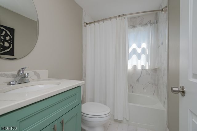 60 Midvale Ln, Willingboro Twp., NJ 08046