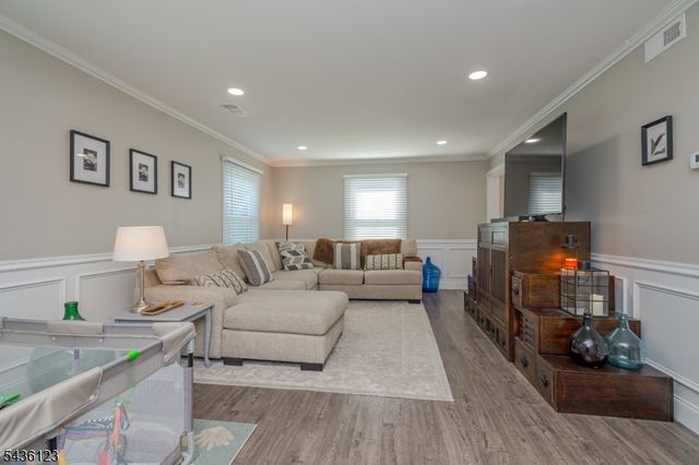 60 Midvale Ln, Willingboro Twp., NJ 08046