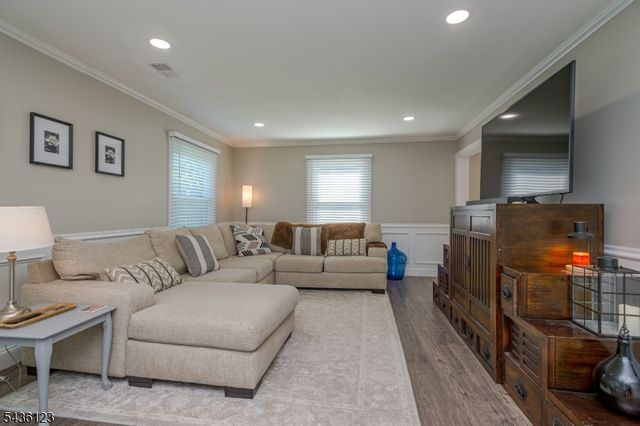 60 Midvale Ln, Willingboro Twp., NJ 08046