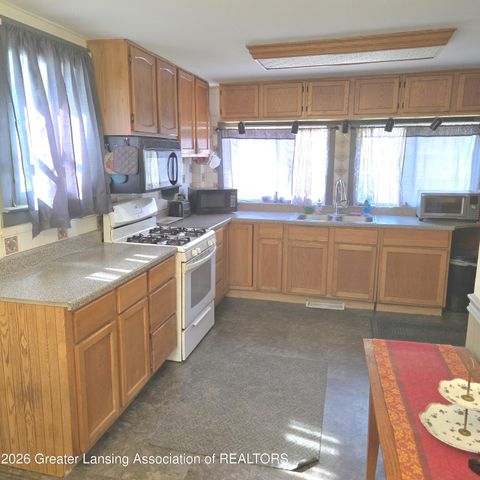130 N Nelson Street, Potterville, MI 48876