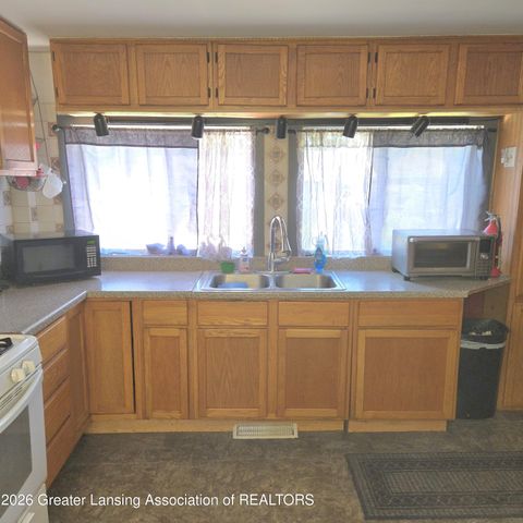 130 N Nelson Street, Potterville, MI 48876