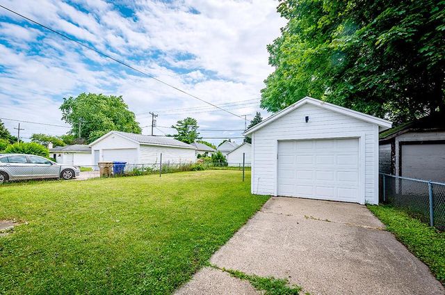 7121 27th AVENUE, Kenosha, WI 53143