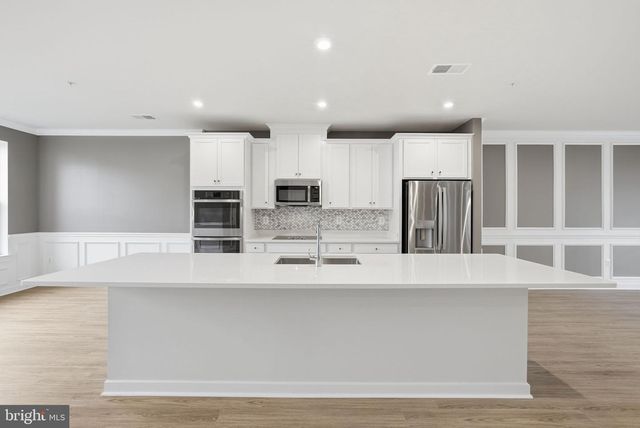 1104-B DABNEY DR, Manassas Park, VA 20111
