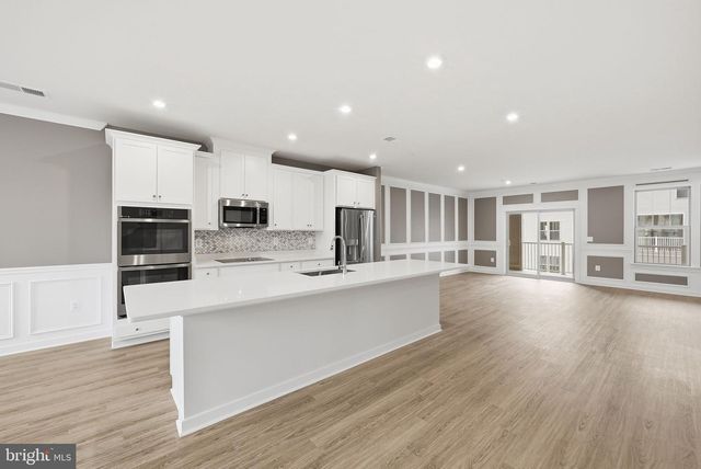 1104-B DABNEY DR, Manassas Park, VA 20111