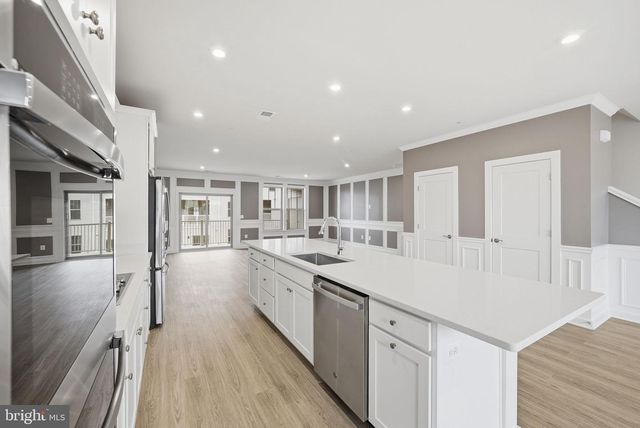 1104-B DABNEY DR, Manassas Park, VA 20111