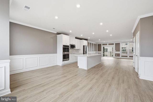 1104-B DABNEY DR, Manassas Park, VA 20111