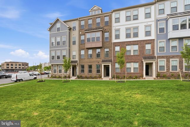 1104-B DABNEY DR, Manassas Park, VA 20111