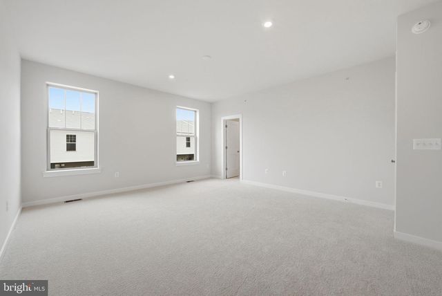 1104-B DABNEY DR, Manassas Park, VA 20111