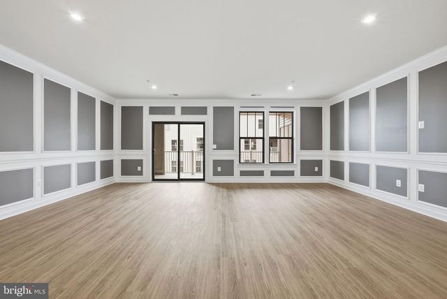 1104-B DABNEY DR, Manassas Park, VA 20111