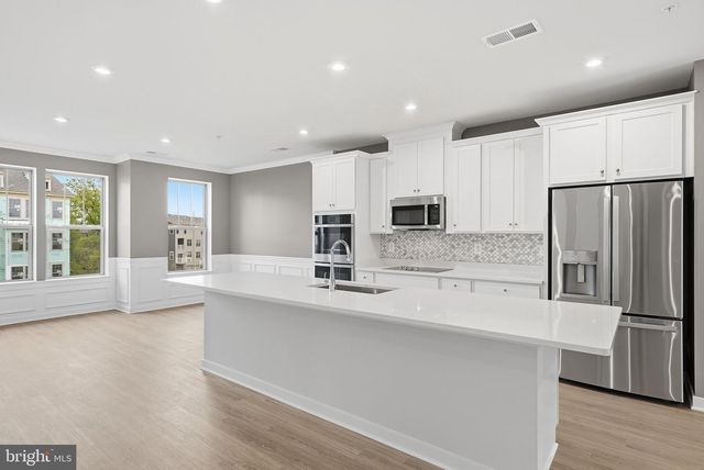 1104-B DABNEY DR, Manassas Park, VA 20111