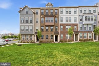 1104-B DABNEY DR, Manassas Park, VA 20111