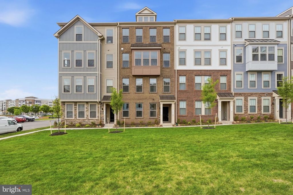 1104-B DABNEY DR, Manassas Park, VA 20111