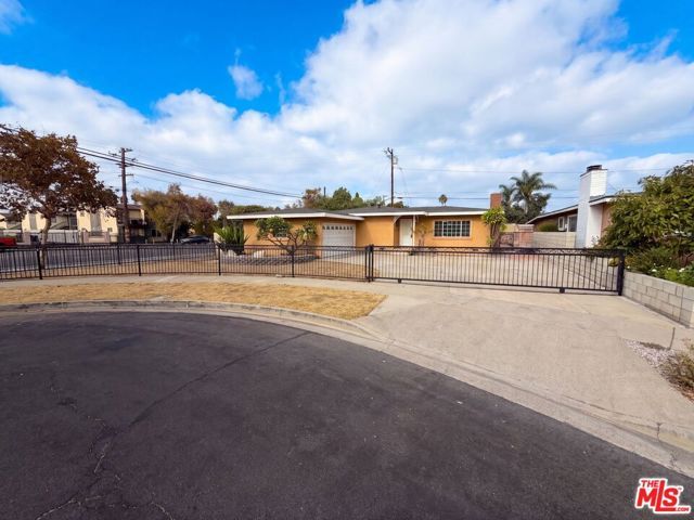 1426 S Rita Way, Santa Ana, CA 92704