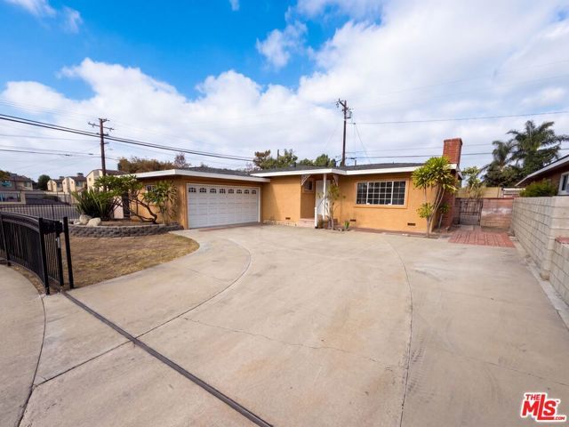 1426 S Rita Way, Santa Ana, CA 92704