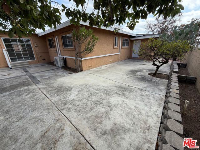 1426 S Rita Way, Santa Ana, CA 92704
