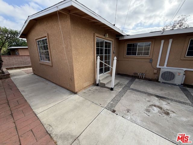 1426 S Rita Way, Santa Ana, CA 92704