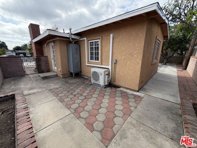 1426 S Rita Way, Santa Ana, CA 92704