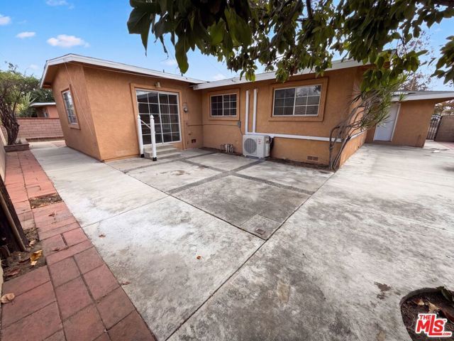 1426 S Rita Way, Santa Ana, CA 92704