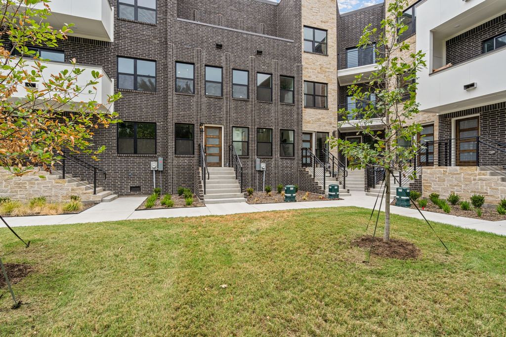 2725 Azalea Park Circle, Fort Worth, TX 76107 — exterior