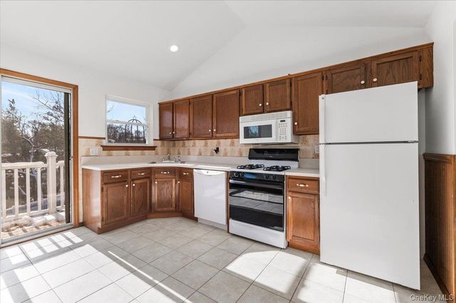 20 Alex Lane 2, Glen Cove, NY 11542