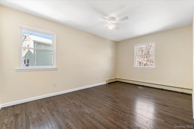 20 Alex Lane 2, Glen Cove, NY 11542