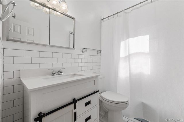 20 Alex Lane 2, Glen Cove, NY 11542