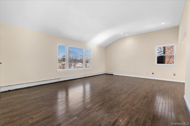 20 Alex Lane 2, Glen Cove, NY 11542