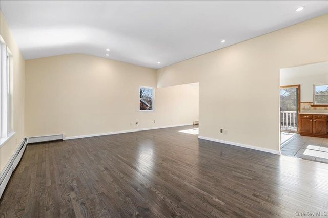 20 Alex Lane 2, Glen Cove, NY 11542