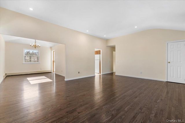 20 Alex Lane 2, Glen Cove, NY 11542