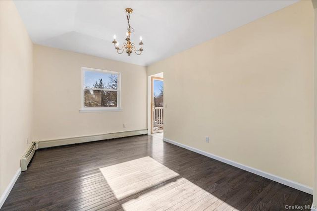 20 Alex Lane 2, Glen Cove, NY 11542