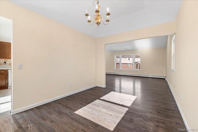 20 Alex Lane 2, Glen Cove, NY 11542