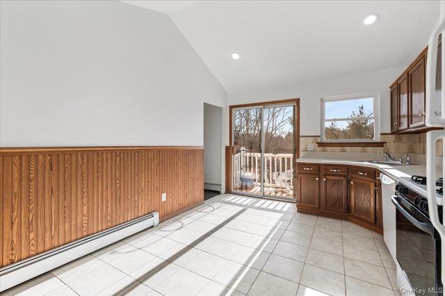 20 Alex Lane 2, Glen Cove, NY 11542