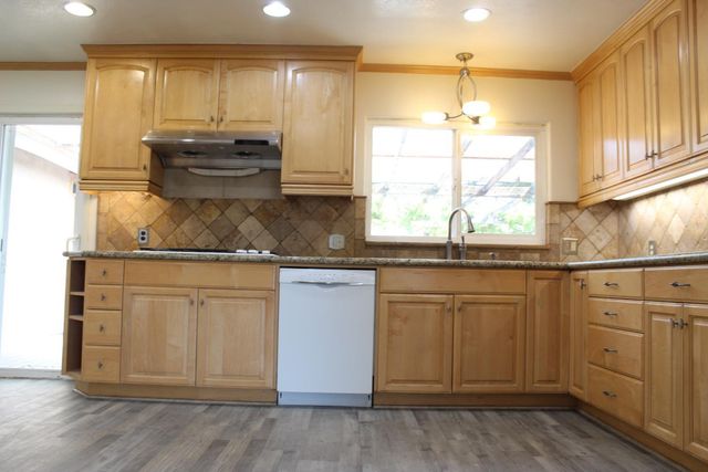 681 Taylor Rd, Lodi, CA 95242