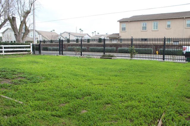 681 Taylor Rd, Lodi, CA 95242