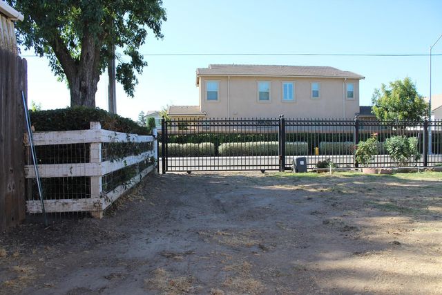 681 Taylor Rd, Lodi, CA 95242