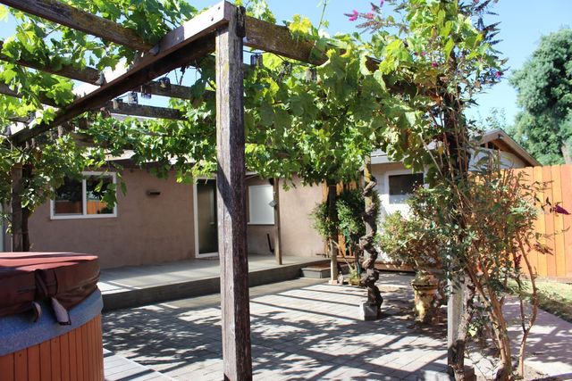 681 Taylor Rd, Lodi, CA 95242
