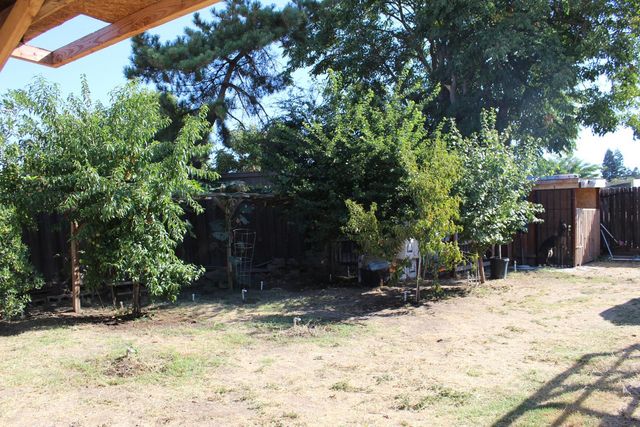 681 Taylor Rd, Lodi, CA 95242