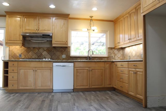 681 Taylor Rd, Lodi, CA 95242