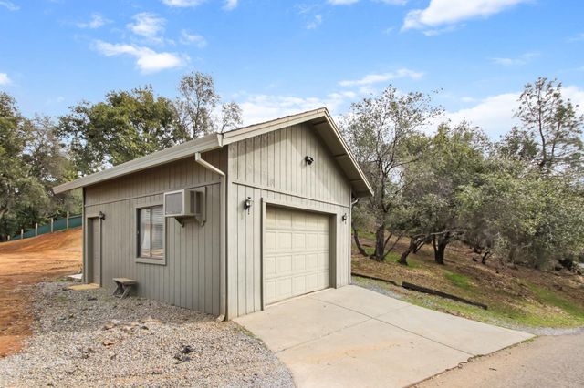 2551 Shirt Tail Trail, Cool, CA 95614