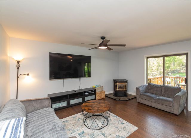 6605 Chelsea Cove Cove N, Hopewell Junction, NY 12533