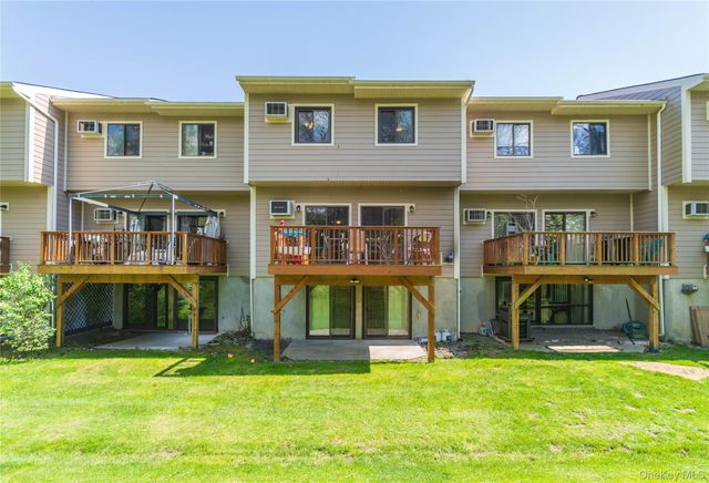 6605 Chelsea Cove Cove N, Hopewell Junction, NY 12533