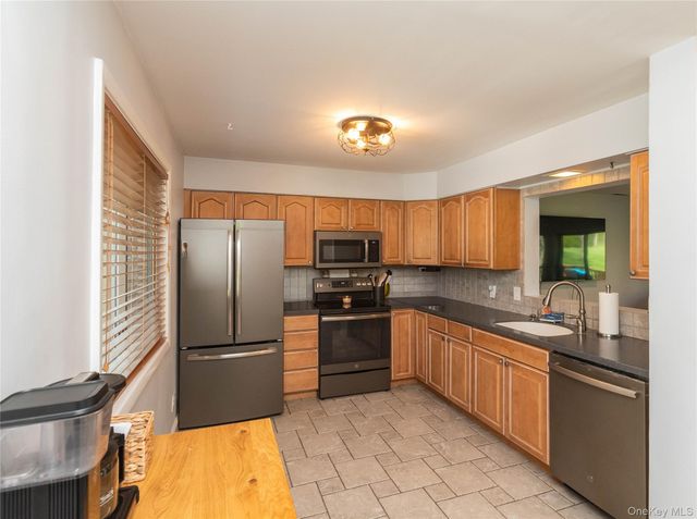 6605 Chelsea Cove Cove N, Hopewell Junction, NY 12533