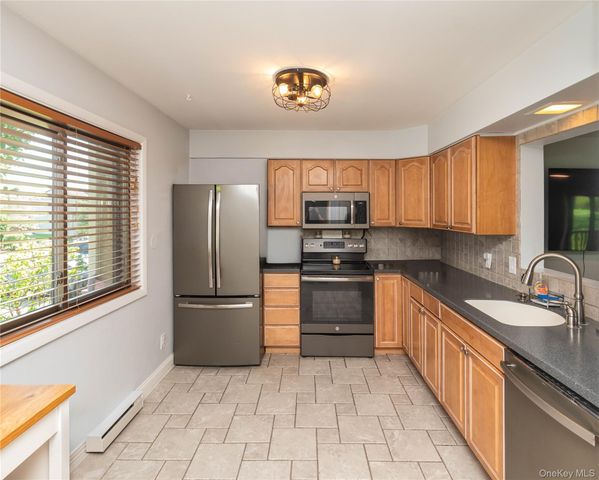 6605 Chelsea Cove Cove N, Hopewell Junction, NY 12533