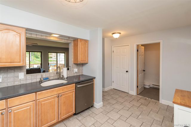6605 Chelsea Cove Cove N, Hopewell Junction, NY 12533