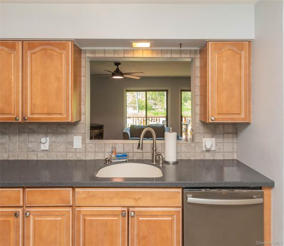 6605 Chelsea Cove Cove N, Hopewell Junction, NY 12533