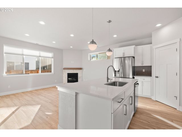 13852 Sw 172ND Ave, Tigard, OR 97140